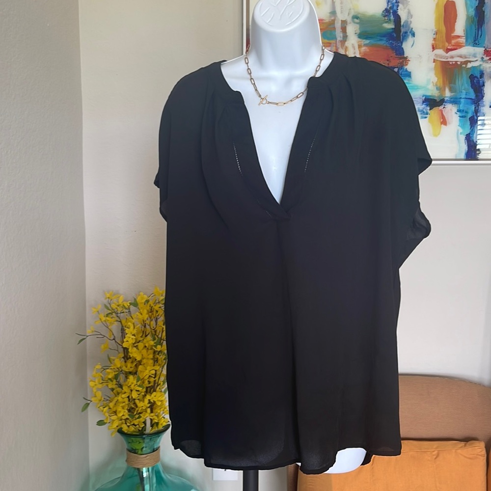 Banana Republic Relax Blouse Color Black Size L fit XL ( Regular)
